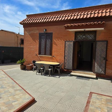 Relax Fiumicino Apartment Bagian luar foto